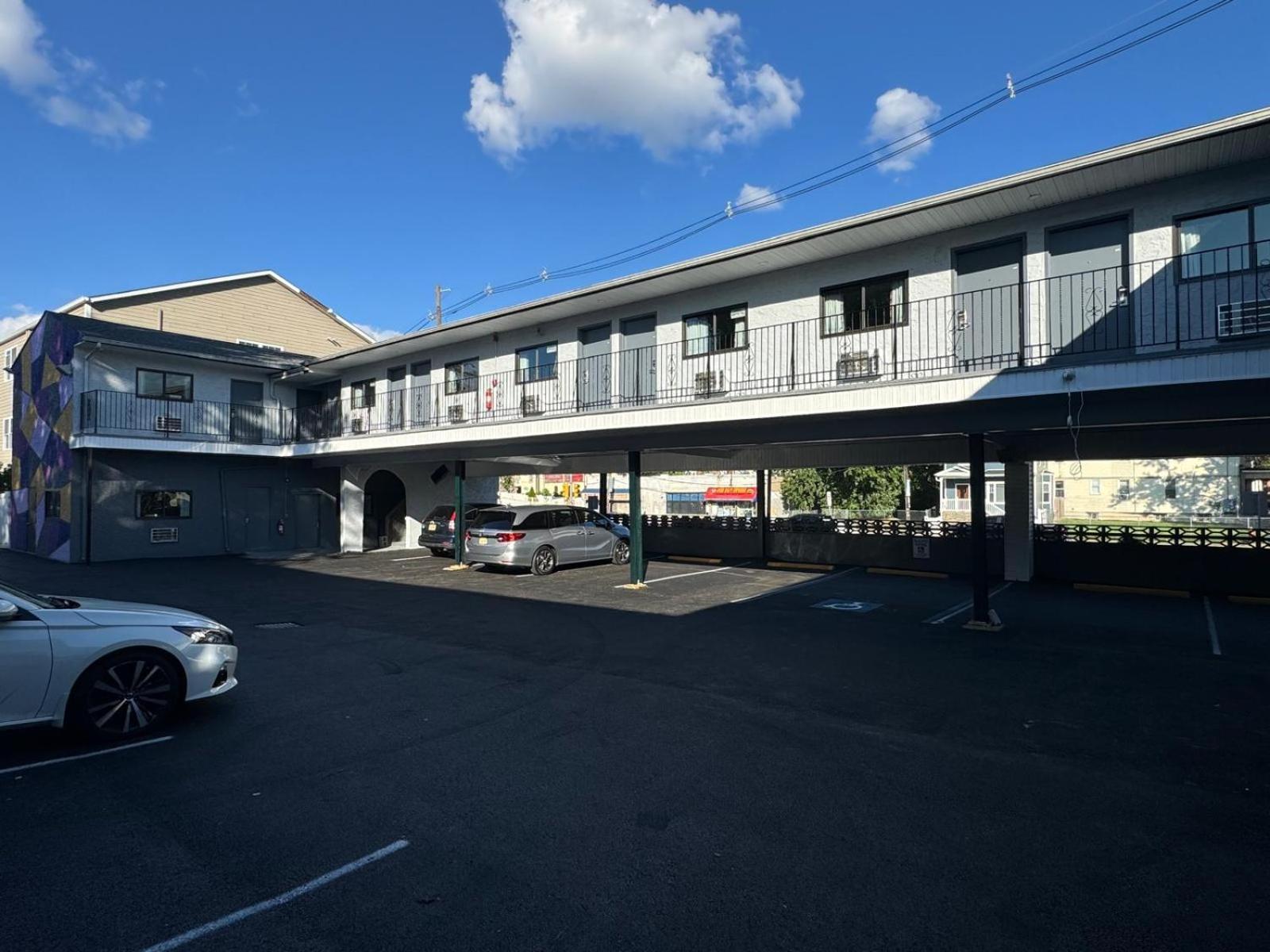 Отель Essence Express Elizabeth Ewr Airport Экстерьер фото