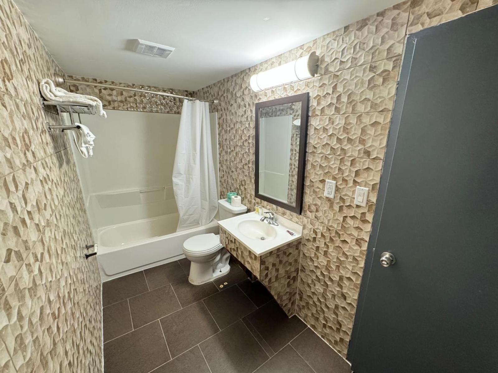 Отель Essence Express Elizabeth Ewr Airport Экстерьер фото